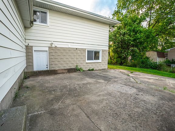 3rd image of 950 W 73rd Ave