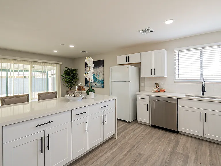 3232 E Emile Zola Ave — Photo 6