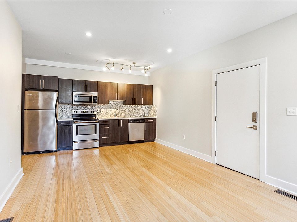 1st image of 2332-38 Carpenter St #1D