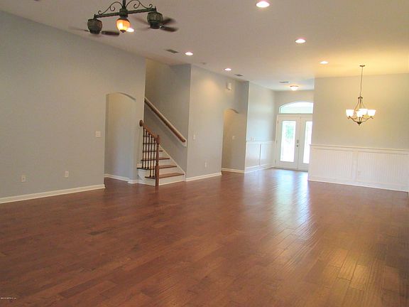 3rd image of 408 Chattan Way