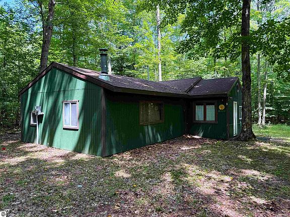 3rd image of 5333 Wintergreen Trl SE