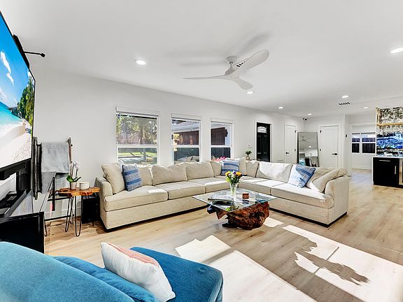 3rd image of 707 W Boulevard Chatelaine