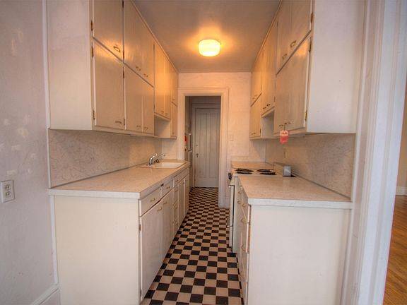 3rd image of 439 University Ave APT 3