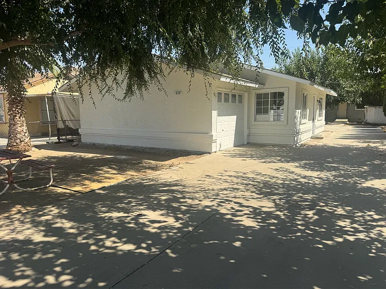 339 W Kern Ave — Photo 1