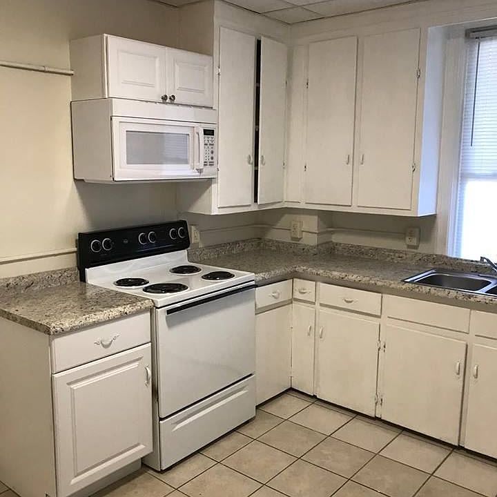 1st image of 401 Guilford Ave APT 1