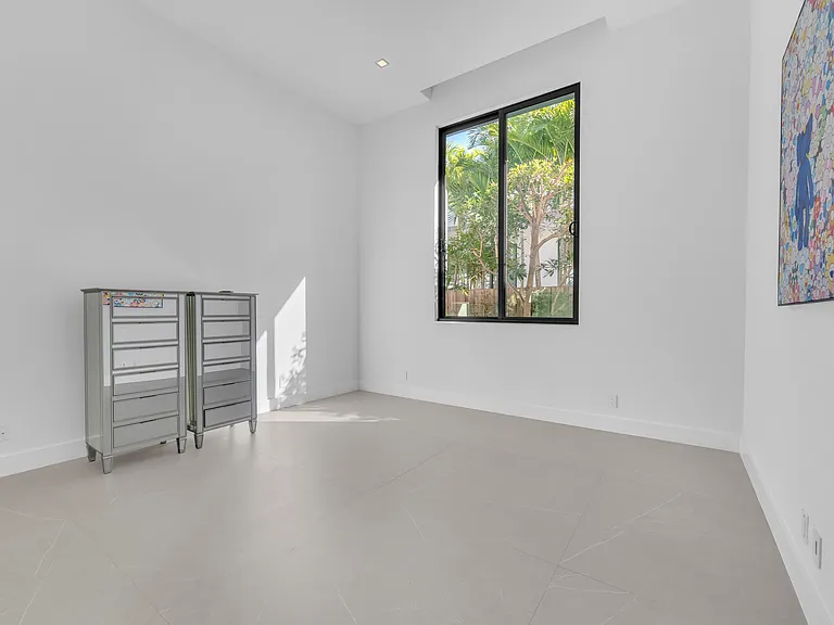 2401 NE 13th St — Photo 48