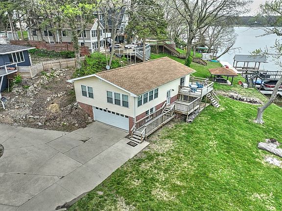 3rd image of 410 Lakeview Ln