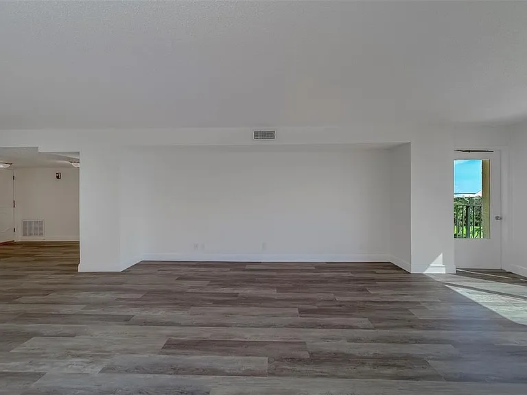 100 Oakmont Ln #504 — Photo 12