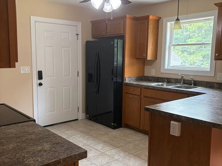 124 Deerfield Ln — Photo 4
