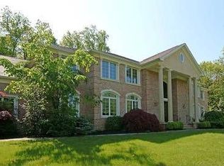 3 Tanbark Trl, Saddle River, NJ 07458