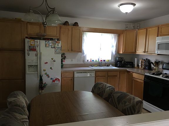 3rd image of 24537 Argonne Ave