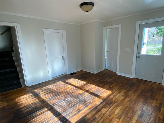 3rd image of 947 N Ave NE