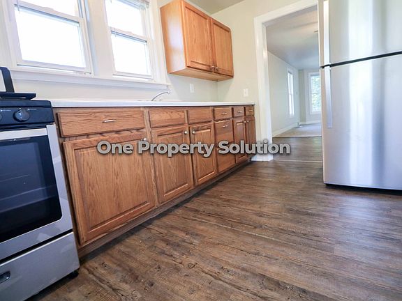2nd image of 2480 Sullivan St #2