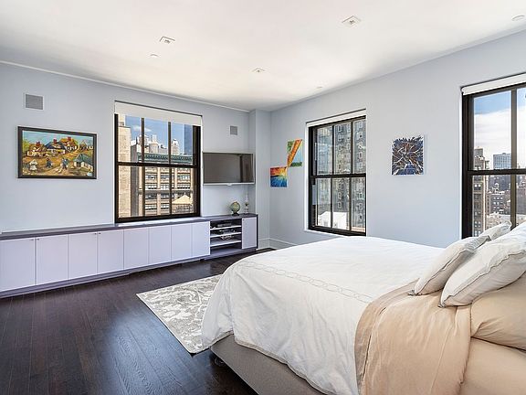 5th image of 130 W 30th St APT 17A