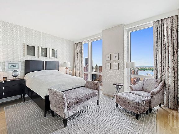 5th image of 247 W 46th St APT 3801