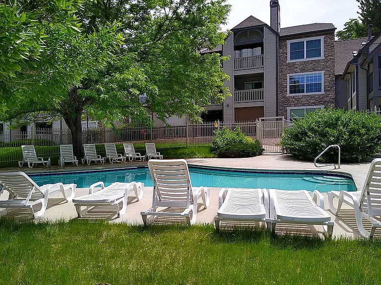 2 bed, 954 sqft, $1,825 — Photo 2