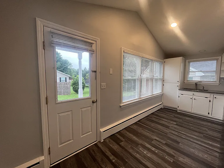 335 Maple St — Photo 10