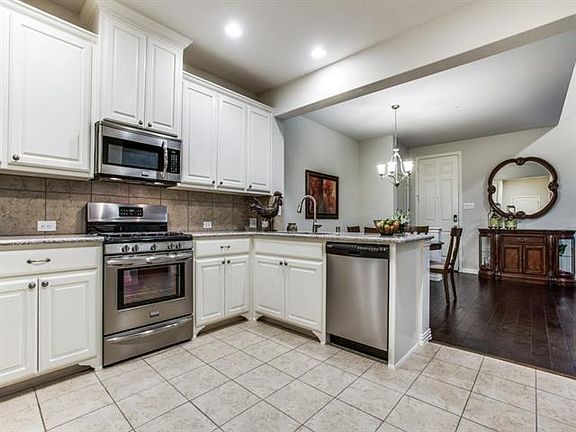 4th image of 5304 Locust Dr