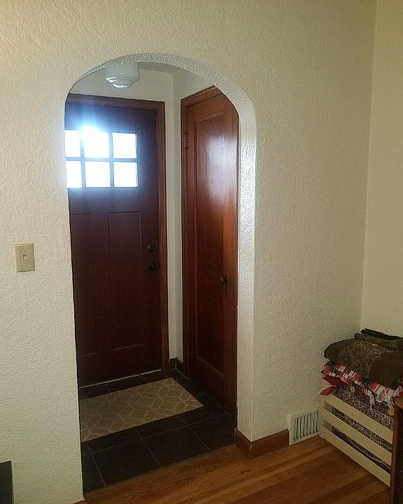 1st image of 220 SE High St