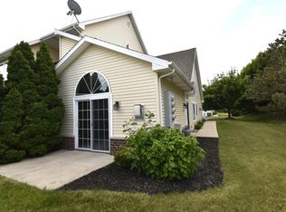 1096 Quinlan Dr UNIT A, Pewaukee, WI 53072