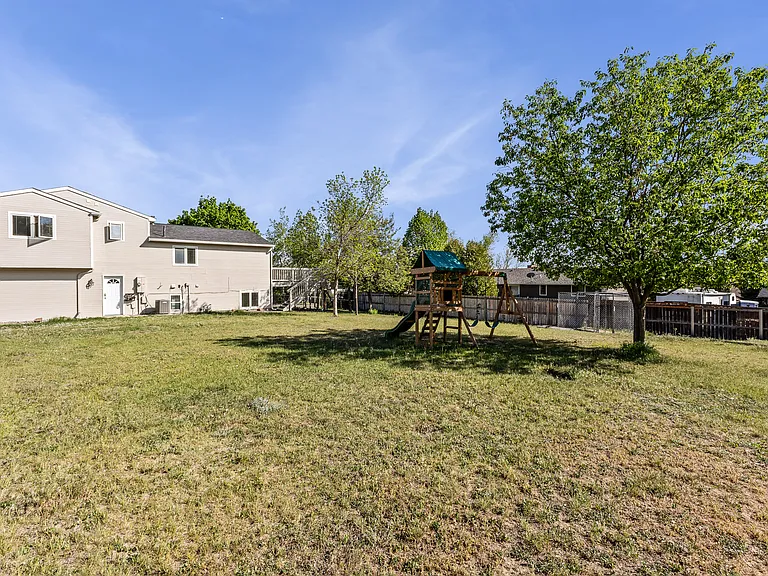 570 Oasis Dr — Photo 19
