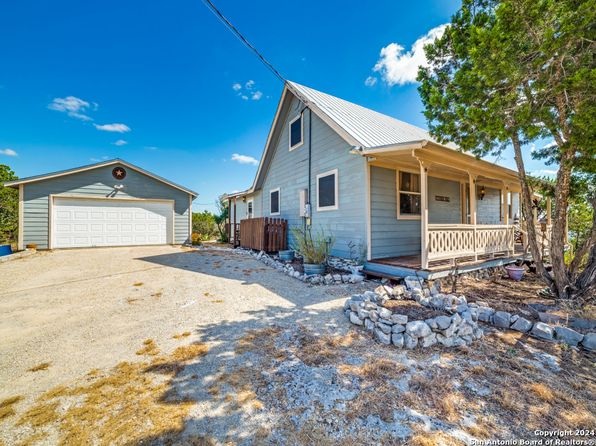 1766 PIPE SPRINGS DR, Lakehills, TX 78063