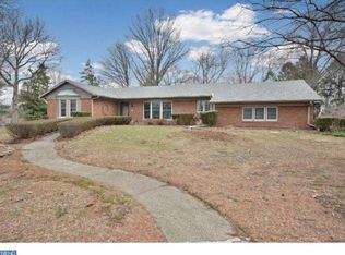 2 Larkspur Ln, Lawrence Township, NJ 08648