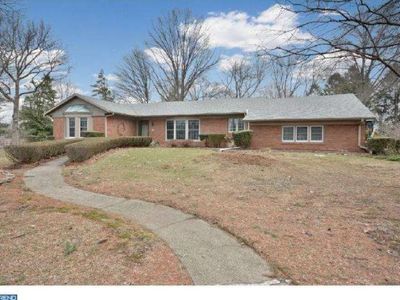 2 Larkspur Ln, Lawrence Township, NJ, 08648
