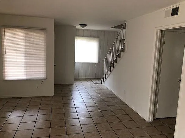 12826 Bloomfield Ave — Photo 17