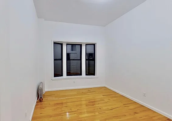 Rented by Reyes & Elsamad Real Estate Group | media 4