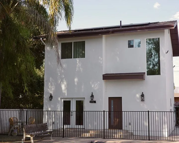 10916 Arleta Ave — Photo 2