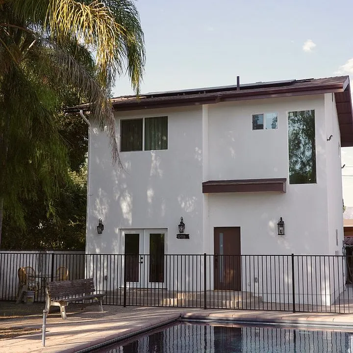10916 Arleta Ave