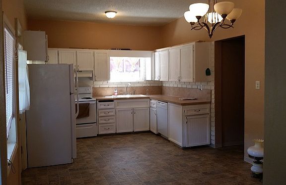 5th image of 407 Corrin Ave