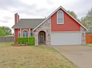 4210 S Sycamore Pl, Broken Arrow, OK 74011