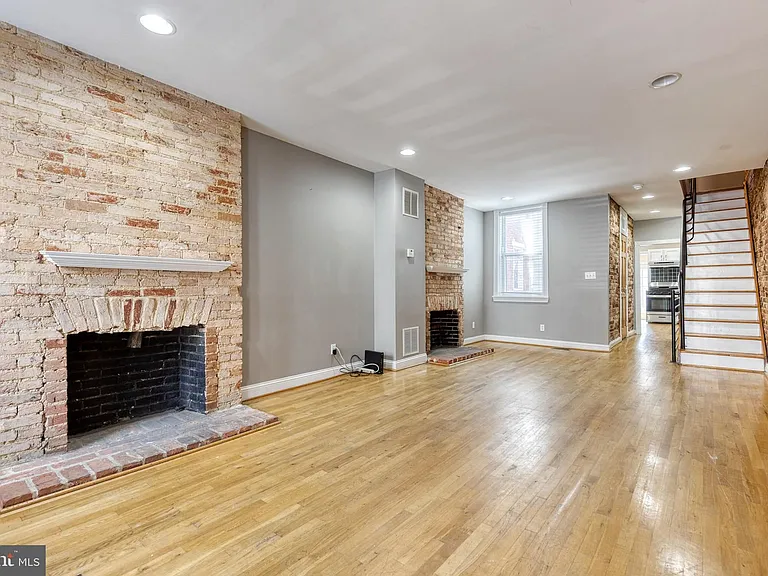 1514 Light St — Photo 3