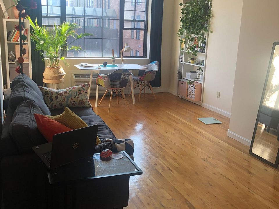 spacious living room. A lot of sunlight!