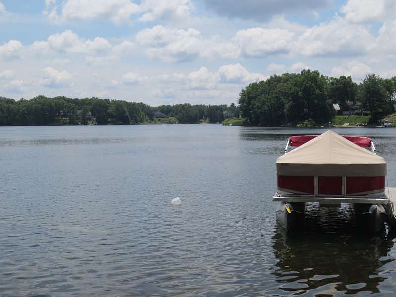 2nd image of 7995 E Lake Rd