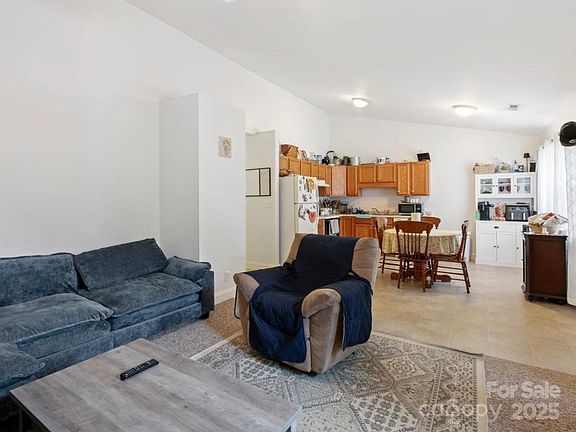 4th image of 430 Jack St #1