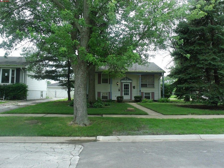 1st image of 110 S Chestnut Ln