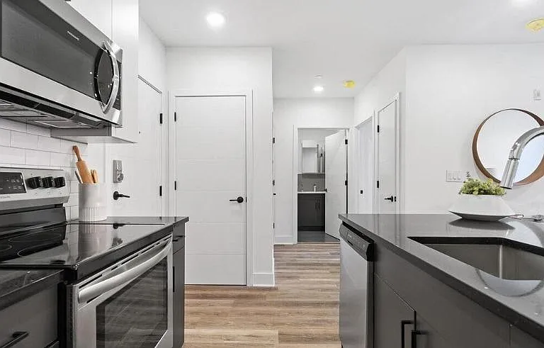 330 Cecil B. Moore Ave — Photo 15
