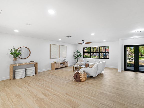 5th image of 2538 SW 13th Court
