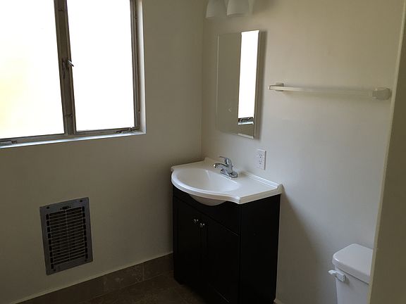 4th image of 3213 Perlita Ave