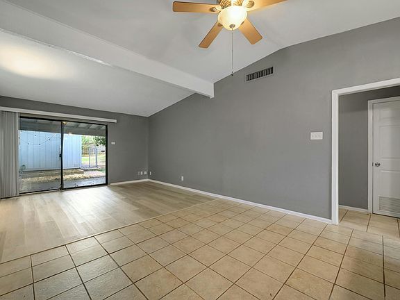 4th image of 8419 Greenbrier Dr