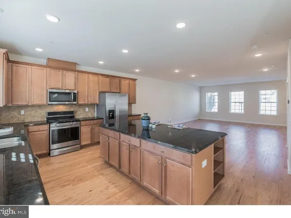 25 Eagle Ln, Malvern, PA 19355