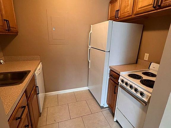 2nd image of 1819 E St #305