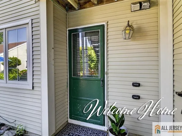 40 Rutland Ln #B, Monroe Township, NJ 08831