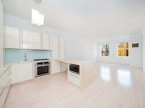3rd image of 60 W 20th St APT 6H