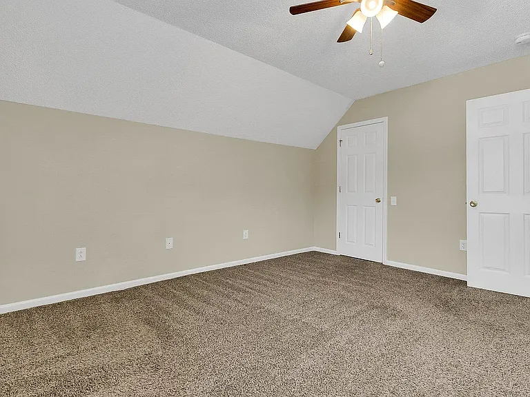 2117 Kings Gate Ln — Photo 18