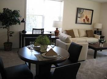 2nd image of 319 N Quebec St APT 1