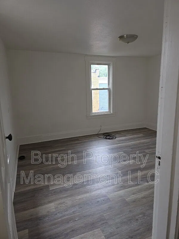 4 bed, 2.0 bath, 1800 sqft, $1,475 — Photo 4
